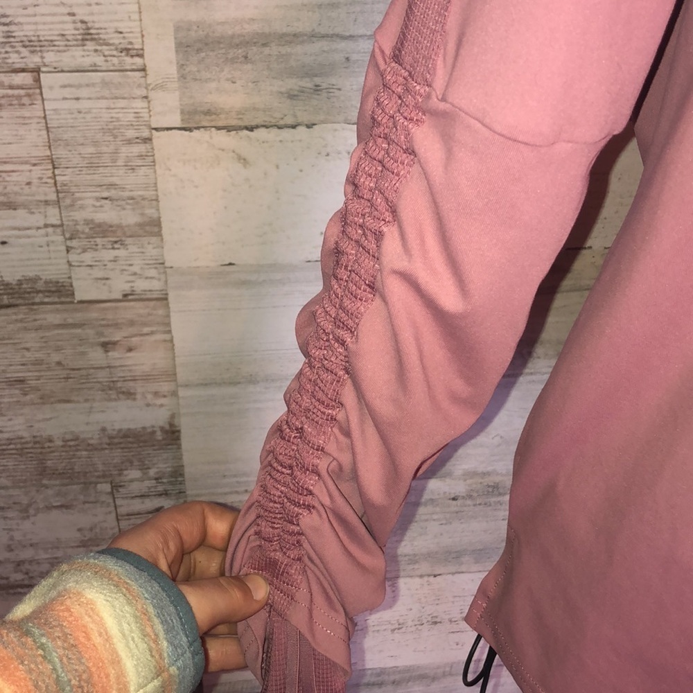 Fabletics Cashel Long Sleeve Shirt Adjustable Ruched Sleeve Orchid Pink Medium​​ - Picture 3 of 9